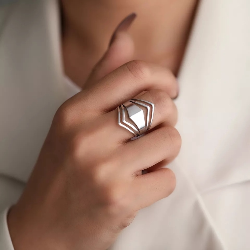 Elegant Antique Rhombus Ring - Picture 2 of 3